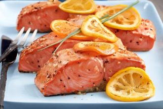 Συνταγή για το πιο καλοκαιρινό diet φαγητό: Σολωμός με πορτοκάλι