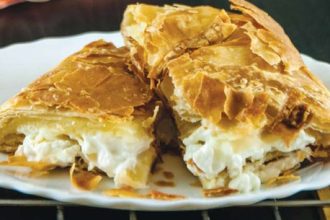 Συνταγή για την πιο εύκολη τυρόπιτα με 2 υλικά!