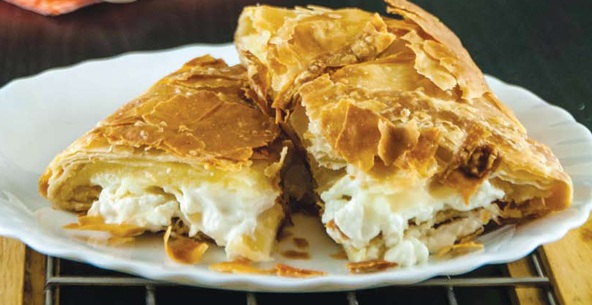 Συνταγή για την πιο εύκολη τυρόπιτα με 2 υλικά!