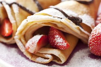 Συνταγή για πεντανόστιμες κρέπες διαίτης με φράουλα!
