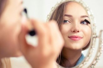 Απίστευτο: Εσύ γνωρίζεις τους κινδύνους από το ... μακιγιάζ;