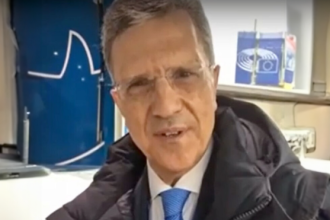 Γιώργος Αυτιάς: Πήγε για ρεπορτάζ στη λαϊκή των Βρυξελλών - «Στα 74,85 η τιμή στο φιλέτο μπαρμπούνι»