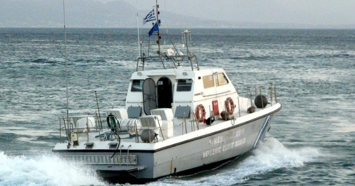 Το σκάφος με τους τουρίστες ακινητοποιήθηκε