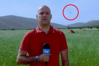 Για πρώτη φορά διακόπτεται δελτίο ειδήσεων γιατί μία κοπέλα έπεσε από τον ουρανό την ώρα του ζωντανού ρεπορτάζ! ΒΙΝΤΕΟ