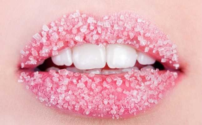 Πανεύκολο lip scrub με γεύση αμυγδάλου