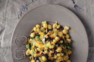 Ρεβύθια σαλάτα με σταφίδες