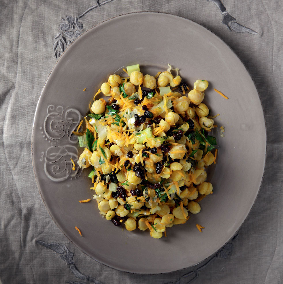 Ρεβύθια σαλάτα με σταφίδες