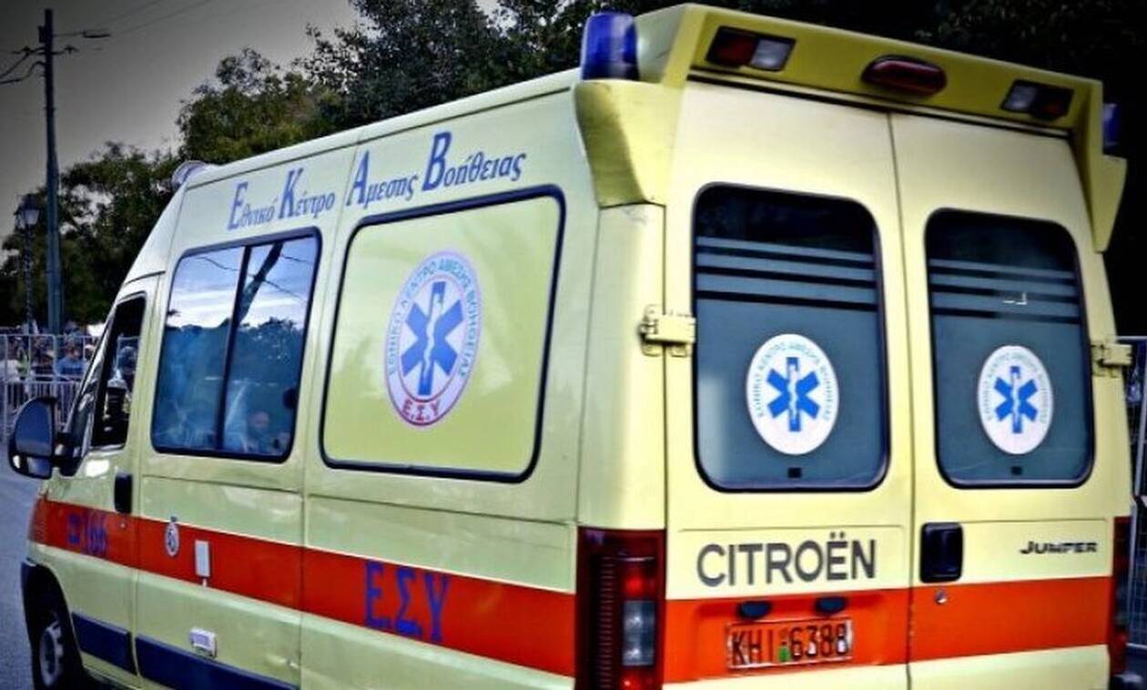 Το αυτοκίνητο έπεσε πάνω σε δασκάλα και σχολική τροχονόμο, έξω από Δημοτικό - Από τύχη δεν τραυματίστηκαν μαθητές