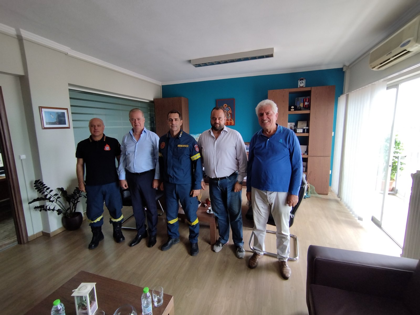 Βασίλης Αϊβαλής: Επίσκεψη σε Αστυνομία και Πυροσβεστική - ΦΩΤΟ