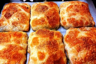 Ατομικές σπανακοτυρόπιτες για το σχολείο