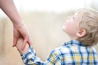 Μάθετε τους εννέα τρόπους για να ενισχύσετε την αυτοπεποίθηση των παιδιών