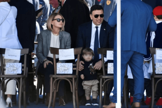 Κικίλιας και Μπαλατσινού στην παρέλαση με τον γιο τους