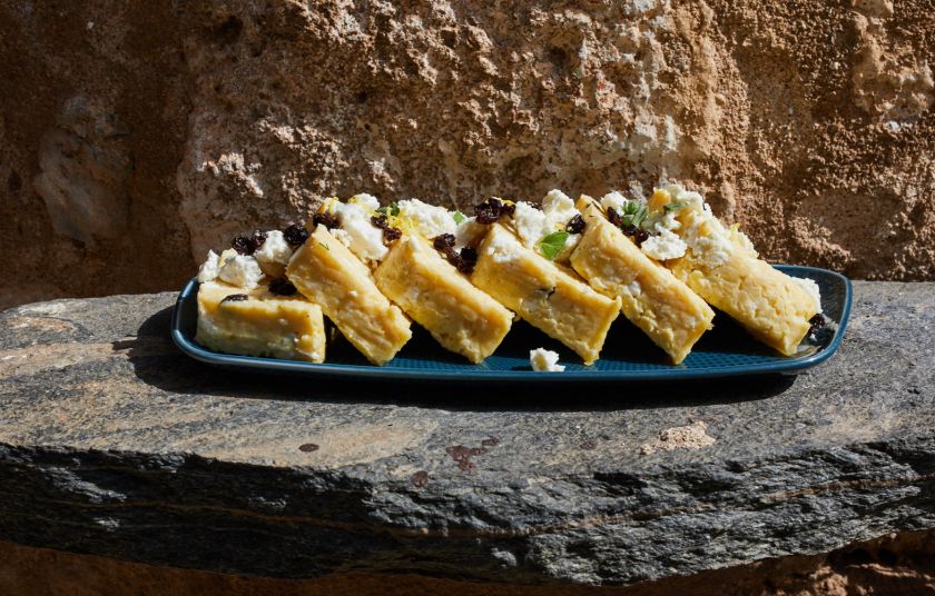 Μπαζίνα με σφέλα και μαύρες σταφίδες