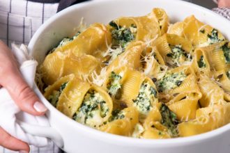 Κοχύλια γεμιστά με σπανάκι και ανθότυρο