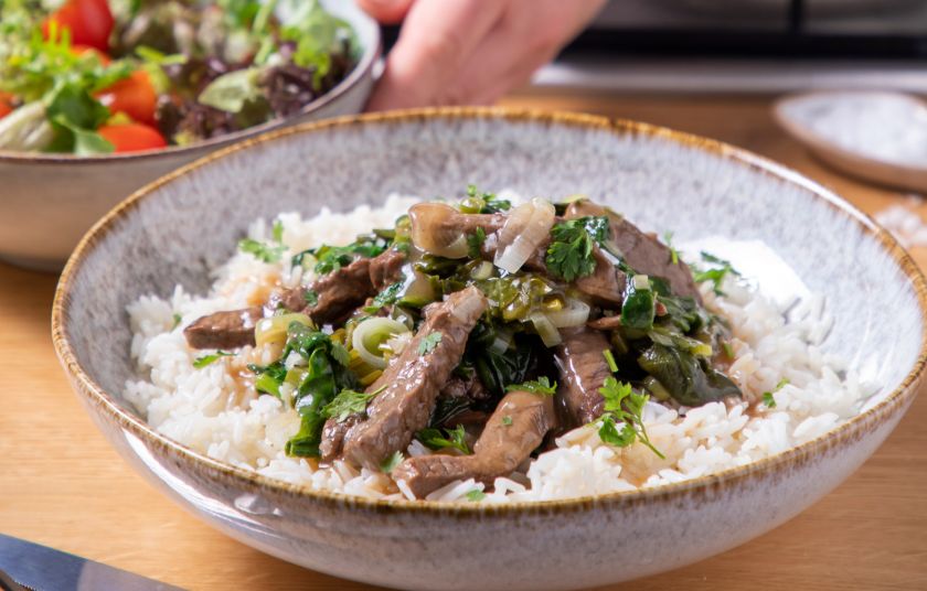 Μοσχαράκι με σπανάκι και λευκό κρασί