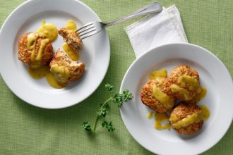 Μπιφτέκια κοτόπουλου light με παξιμάδι και σάλτσα μουστάρδας