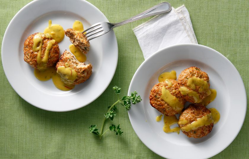 Μπιφτέκια κοτόπουλου light με παξιμάδι και σάλτσα μουστάρδας