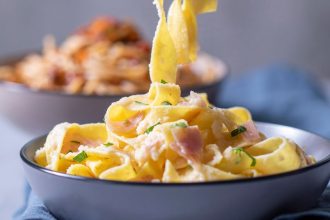 Παπαρδέλες με μπέικον και κρέμα κουνουπιδιού