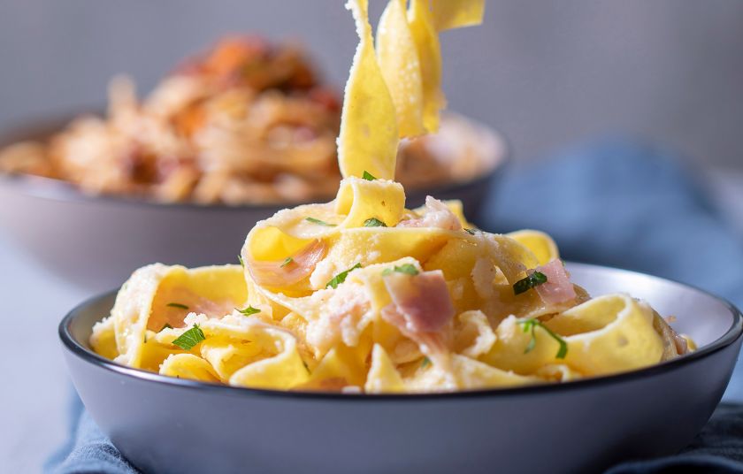 Παπαρδέλες με μπέικον και κρέμα κουνουπιδιού