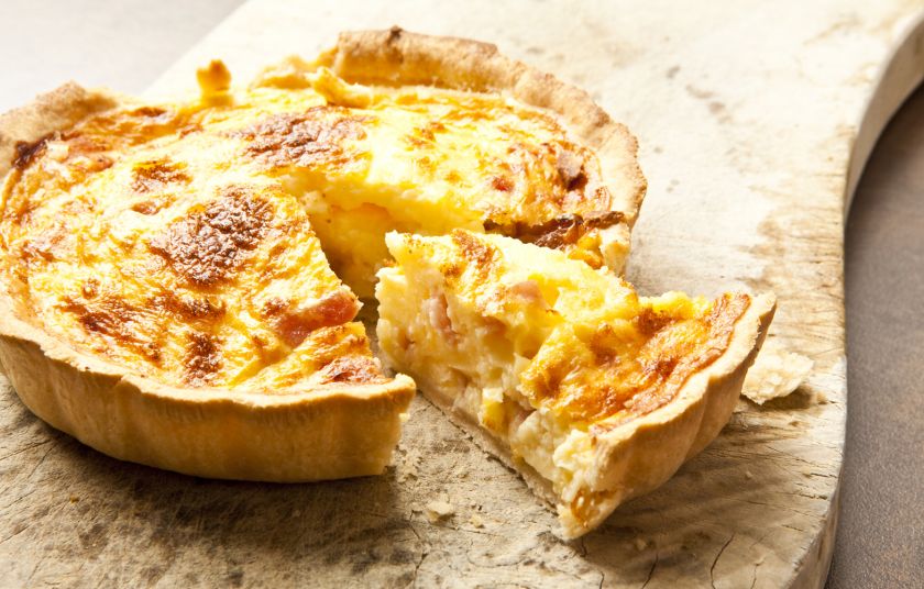 Κις λορέν με μπέικον και γραβιέρα