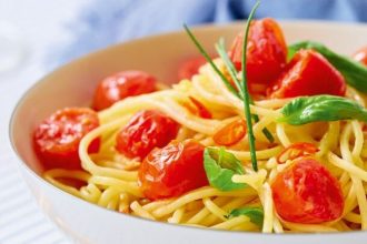 Σπαγκέτι με σπαράγγια και σπανάκι