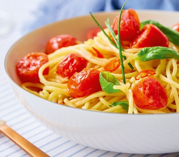 Σπαγκέτι με σπαράγγια και σπανάκι