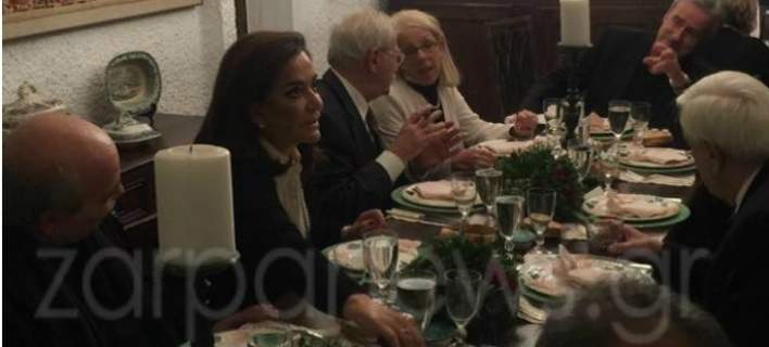 Ποιούς κέρασε κρητικούς μεζέδες η Ντόρα