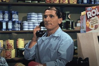 «Μπακαλόγατος»: Το λάθος στο θέατρο που «γέννησε» μια από τις πιο γνωστές φράσεις του Ζήκου στον κινηματογράφο