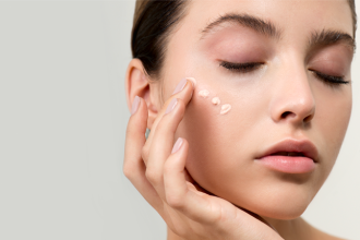 Επιστροφή στην πόλη: Αυτή είναι η ρουτίνα περιποίησης που θα σε βοηθήσει να υποδεχτείς το Φθινόπωρο