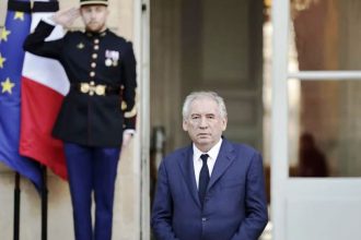 Ανακοινώθηκε η νέα κυβέρνηση του Φρανσουά Μπαϊρού στη Γαλλία - Τα νέα πρόσωπα, ποιοι παραμένουν