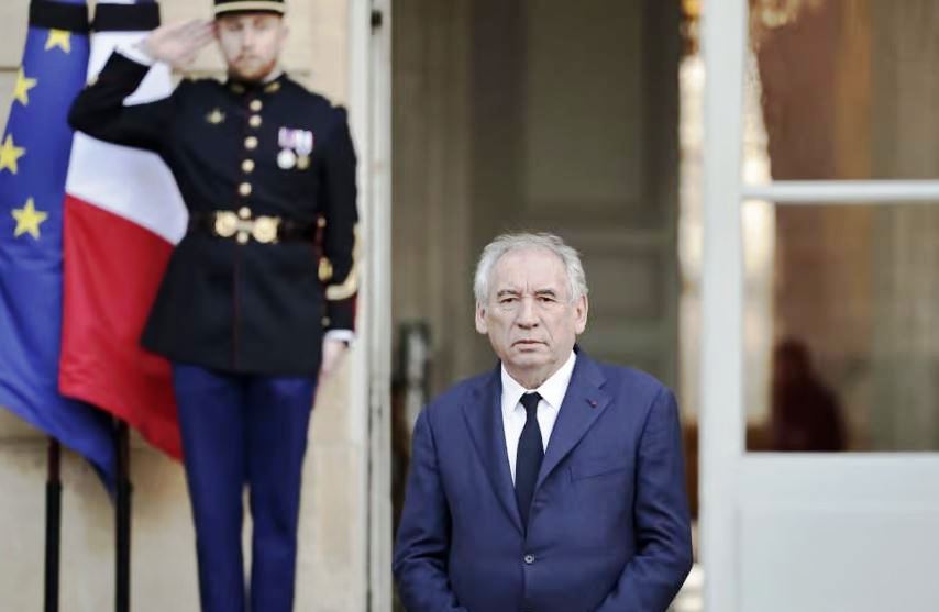Ανακοινώθηκε η νέα κυβέρνηση του Φρανσουά Μπαϊρού στη Γαλλία - Τα νέα πρόσωπα, ποιοι παραμένουν