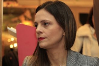 Έφη Αχτσιόγλου: To «ευχαριστώ» σε γιατρούς και νοσηλευτές