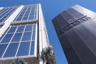 ΚΑΡΕΛΙΑ ΑΕ: Αύξηση 5% σε όλους, 15ος μισθός και έκτακτες παροχές 6 εκατ. ευρώ σε εργαζόμενους, φορείς και ιδρύματα