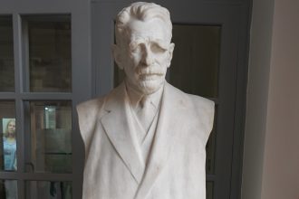 Η προτομή του εθνικού μας ποιητή Κωστή Παλαμά, κοσμεί το νέο Δημαρχείο της Πάτρας (ΦΩΤΟ)