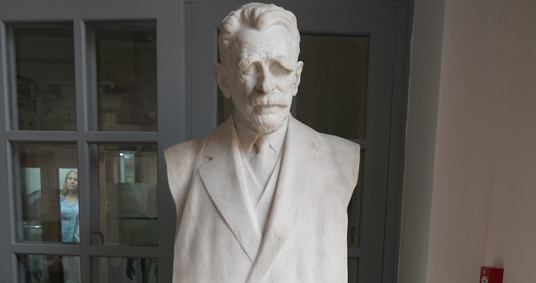 Η προτομή του εθνικού μας ποιητή Κωστή Παλαμά, κοσμεί το νέο Δημαρχείο της Πάτρας (ΦΩΤΟ)