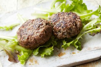 Το μυστικό για ζουμερά χειροποίητα μπιφτέκια