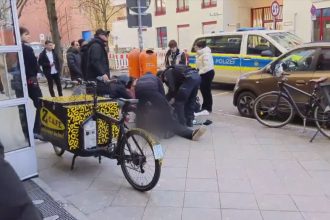 Αιματηρή επίθεση στο Βερολίνο: Συνελήφθη άντρας που μαχαίρωνε περαστικούς - Δύο τραυματίες