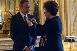 H Γαλλία τίμησε τον Μεσολογγίτη Νίκο Αλιάγα για τη συνολική προσφορά του στον πολιτισμό