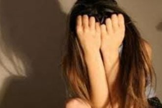 Δυτική Ελλάδα: Τουρίστρια κατήγγειλε νεαρούς ότι βιντεοσκόπησαν και διακίνησαν ερωτικές σκηνές της με φίλο τους - Τέσσερις συλλήψεις