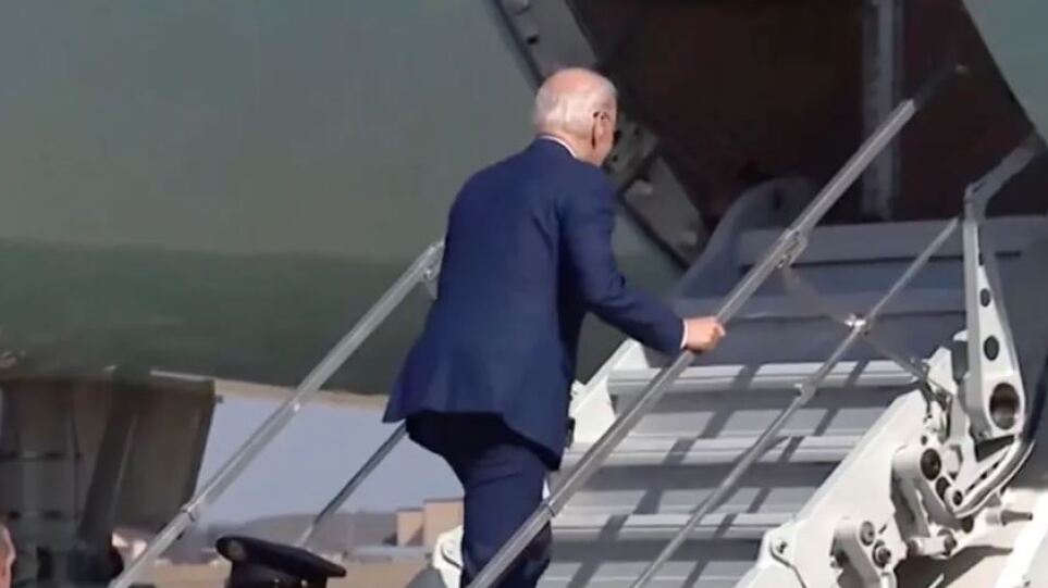 Τζο Μπάιντεν: Αθλητικά παπούτσια για να μην τρώει… τούμπες!