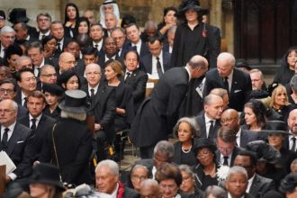 Βασίλισσα Ελισάβετ: Γιατί έβαλαν τον Μπάιντεν να καθίσει στην πέμπτη σειρά από το… τέλος