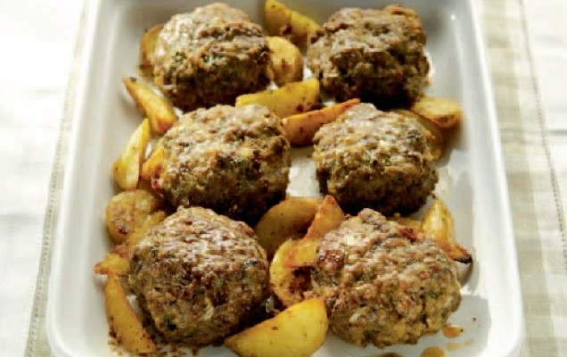 Μπιφτέκια στο φούρνο με πατάτες