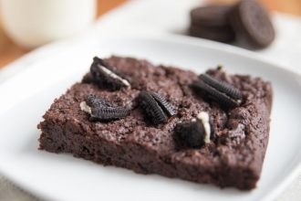 Kέικ μπισκότο με 3 υλικά χωρίς αλεύρι