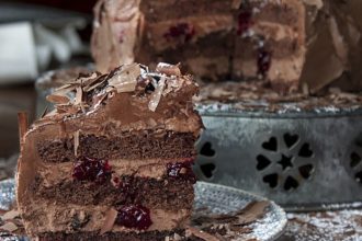 Νηστίσιμη black forest από τον Άκη Πετρετζίκη