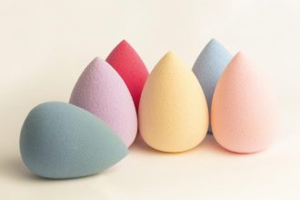 Πώς να καθαρίσεις σωστά το σφουγγαράκι μακιγιάζ