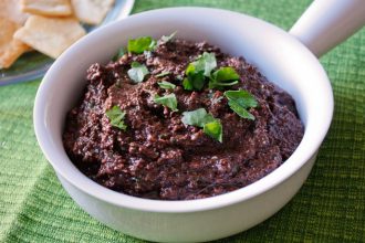 Ντιπ με πάστα ελιάς