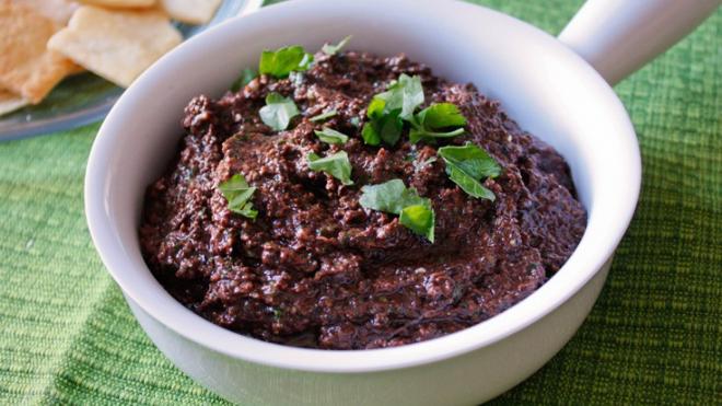 Ντιπ με πάστα ελιάς