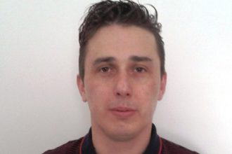 Οι νέοι που μένουν