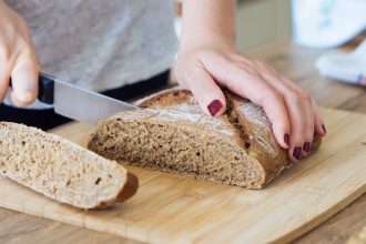 3 τρόποι να χρησιμοποιήσετε το μπαγιάτικο ψωμί