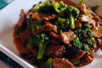 Κοκκινιστό μοσχαράκι με μπρόκολο